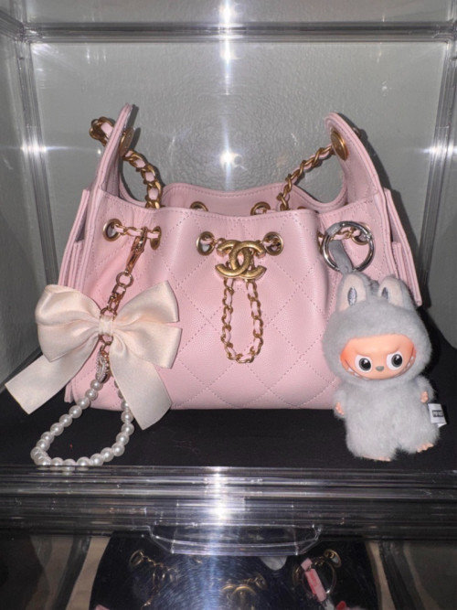 chanel-25-mini-caviar-leather-v0-s8v9trnkxf1g1.jpg
