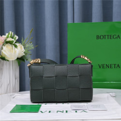 BOTTEGA VENETA 보테가 베네타 카세트백 미듐 B6687