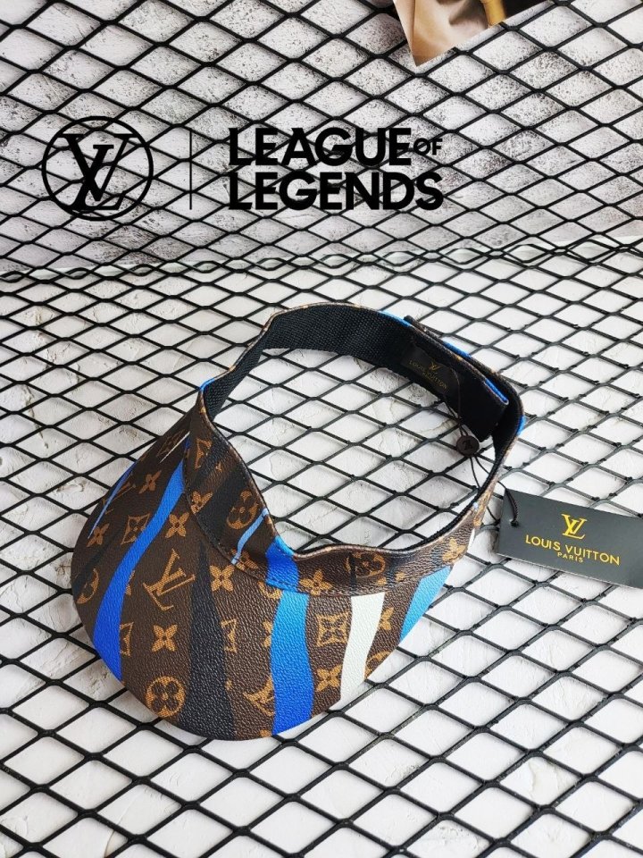 Louis Vuitton  루이비통 lVXLOL 모노그램 콜라보 썬캡