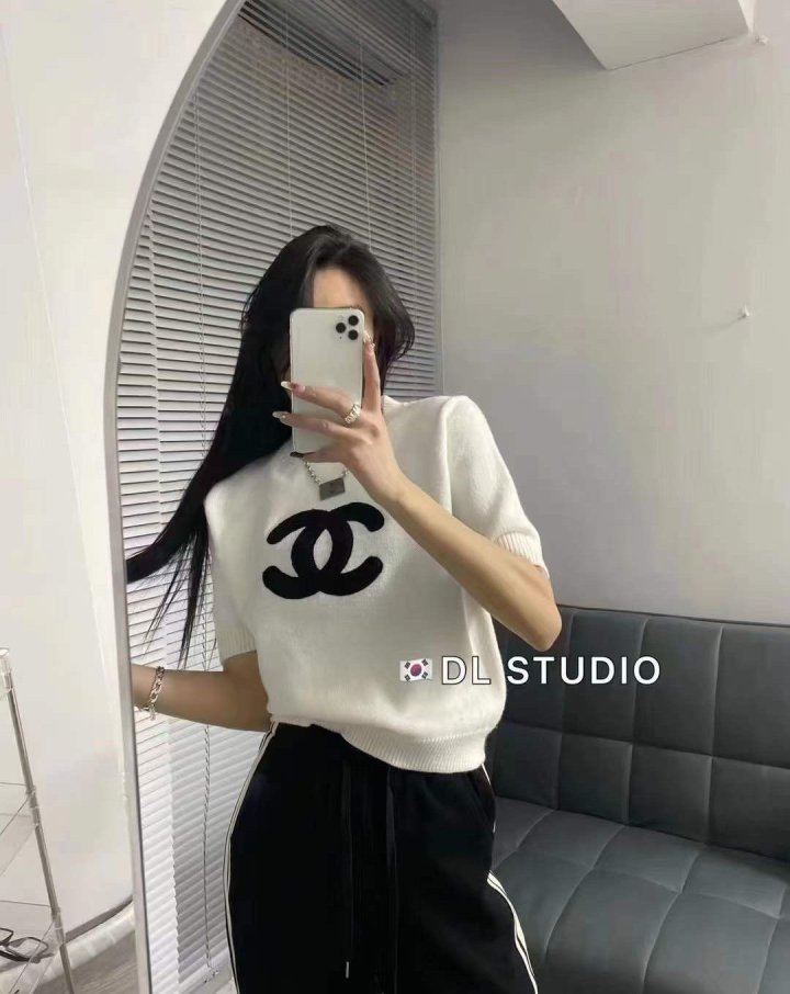 Chanel 샤넬 부클로고 반팔니트