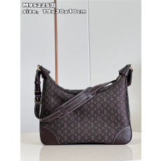 LOUIS VUITTON  루이비통 셀렉션 볼로뉴 30 숄더백 M95225