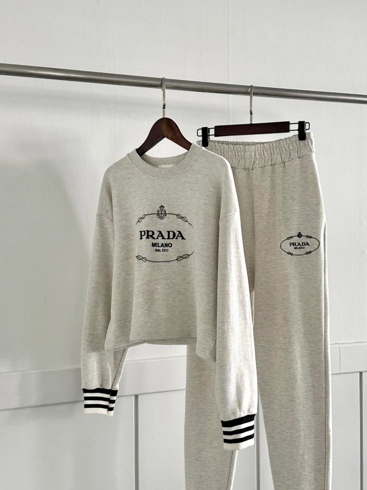 PRADA  프라다 셋업