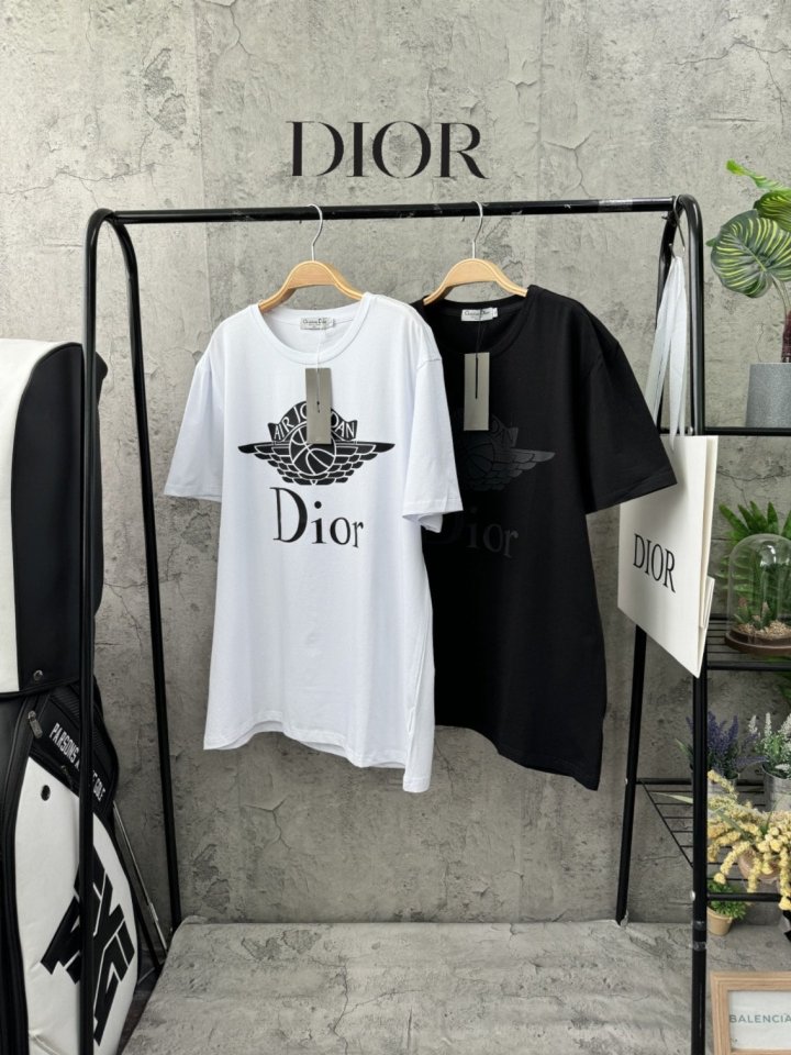 Dior  디올 에어띠오르 라운드 반팔