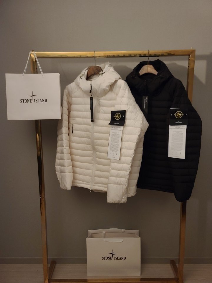 STONE ISLAND 스톤아일랜드  수입 와펜패치 덕다운 경량 패딩