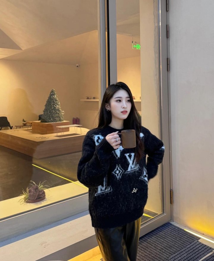 LOUIS VUITTON 루이비통 백로고 니트