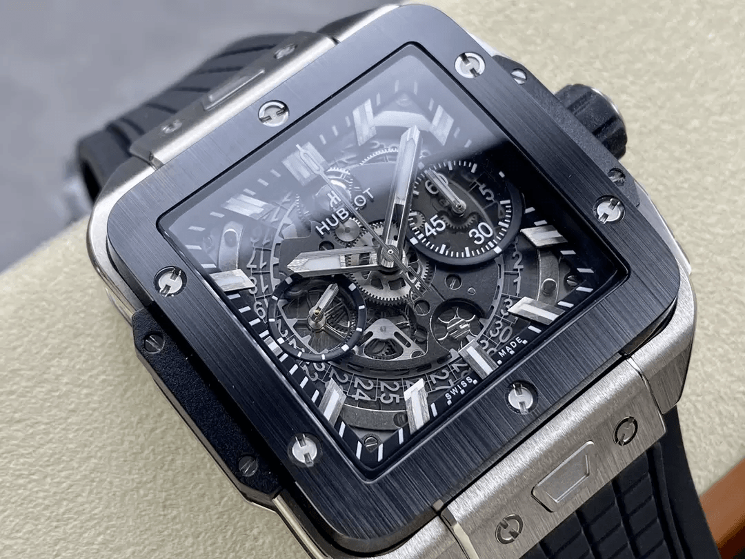 HUBLOT 위블로 스퀘어뱅 유니코 티타늄 블랙 베젤 42mm 821.NM.0170.RX