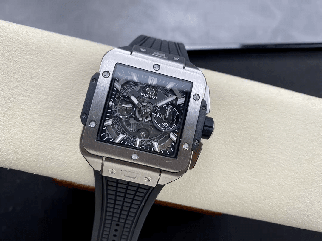 HUBLOT 위블로 스퀘어뱅 유니코 티타늄 스틸 베젤 42mm 821.NM.0170.RX