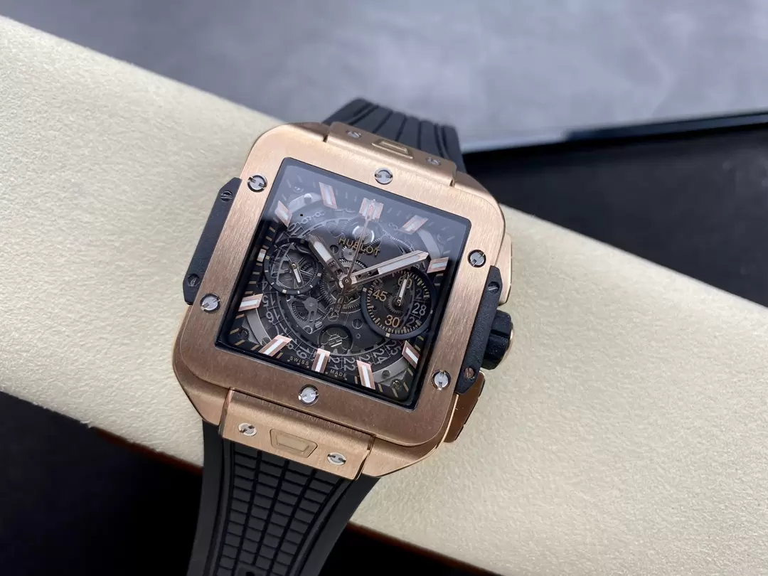 HUBLOT 위블로 스퀘어뱅 유니코 티타늄 로골 베젤 42mm 821.NM.0170.RX