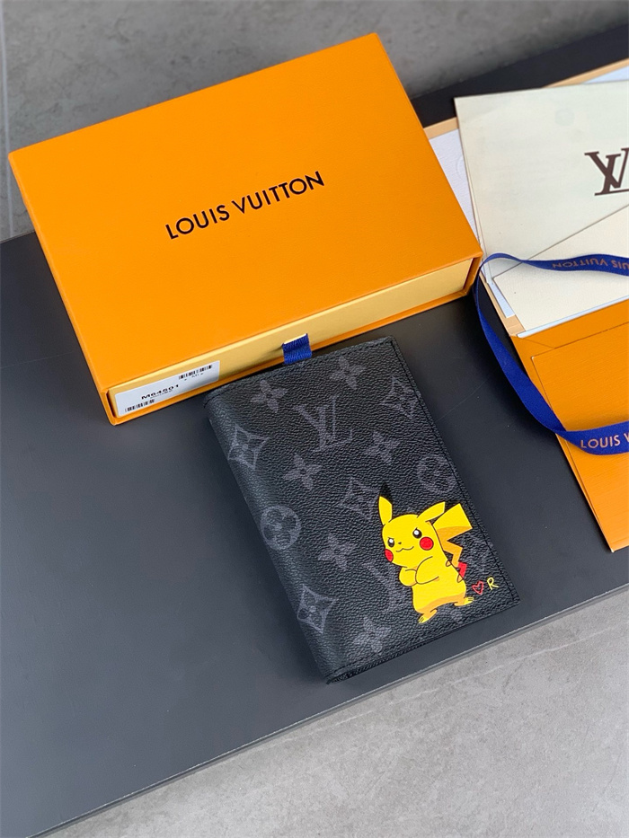 LOUIS VUITTON 루이비통 여권지갑 M46290 2024/신상 2COLOR