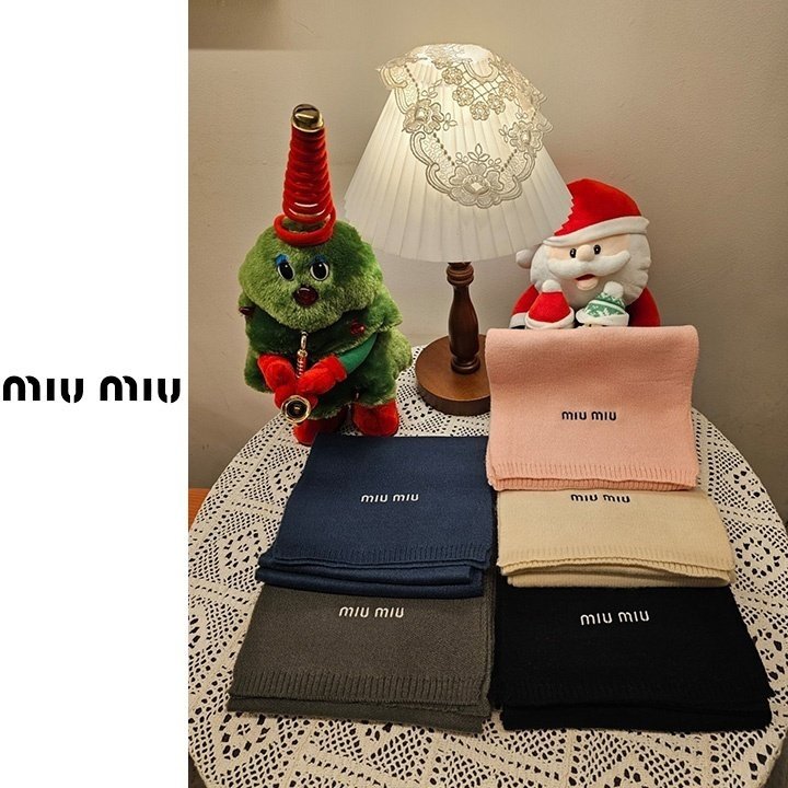 MIUMIU 미우미우 데일리 자수머플러