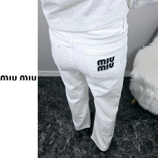 MIUMIU 미우미우 주머니 심플 자수 화이트 진