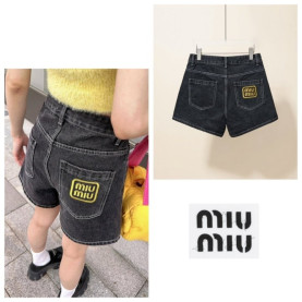 MIUMIU 미우미우 자수 로고 하프 팬츠
