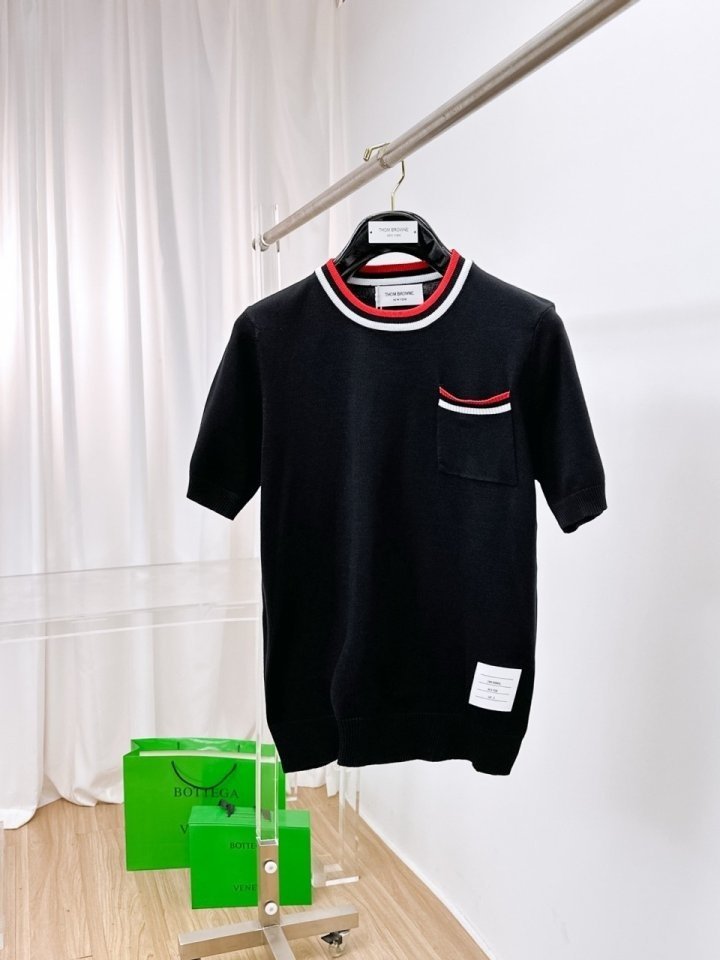 THOM BROWNE 톰브라운 삼선포켓 반팔니트 2COLOR