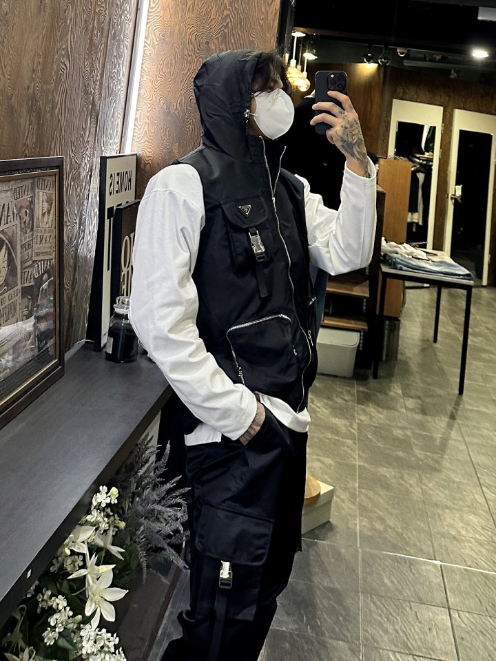 PRADA 프라다 리나일론 멀티 지퍼 포켓 후드 베스트