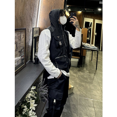 PRADA 프라다 리나일론 멀티 지퍼 포켓 후드 베스트