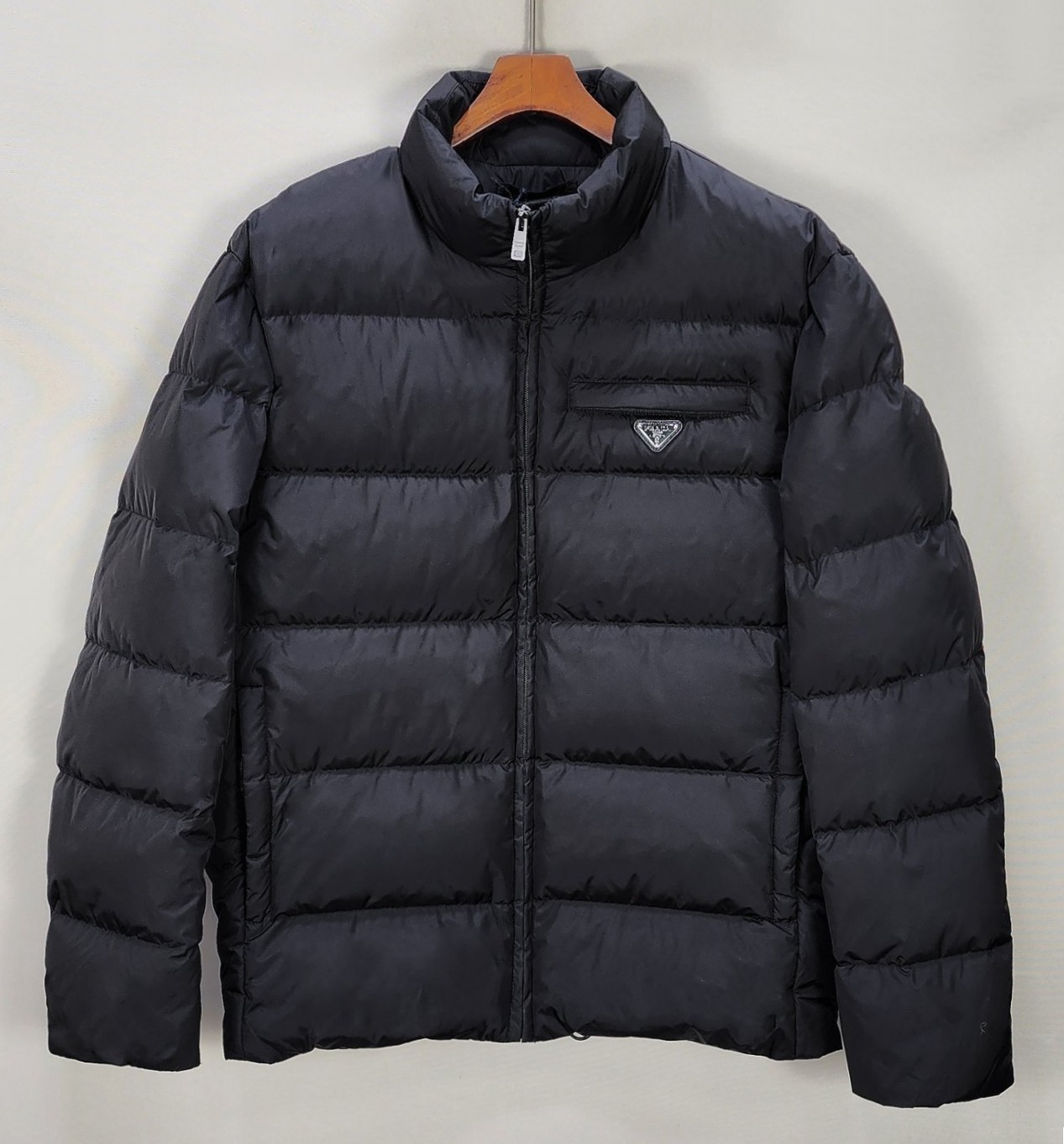 PRADA 프라다 리나일론 구스 패딩 2COLOR