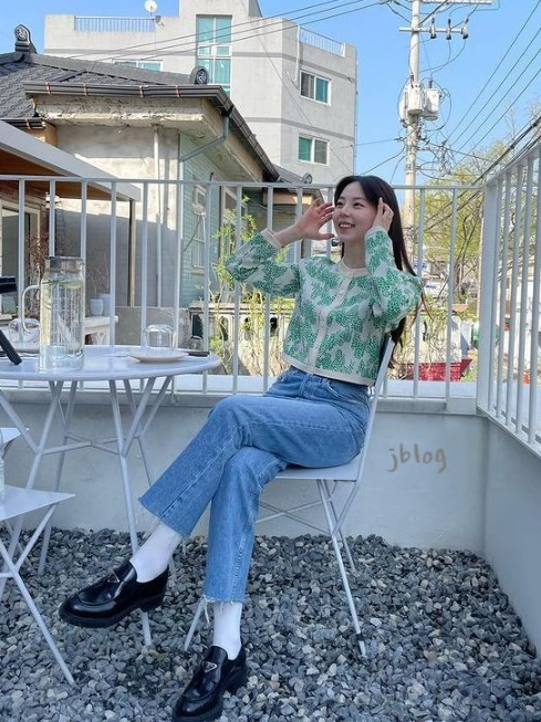 ●프라다 페이던트 삼각로고 로퍼●