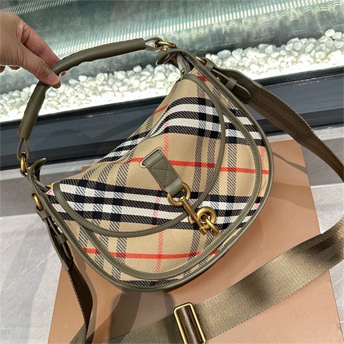 BURBERRY 버버리 B클립 메신저 백 B61000