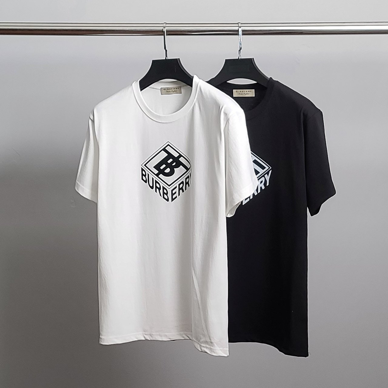 BURBERRY 버버리 TB박스 코튼 반팔티 2COLOR