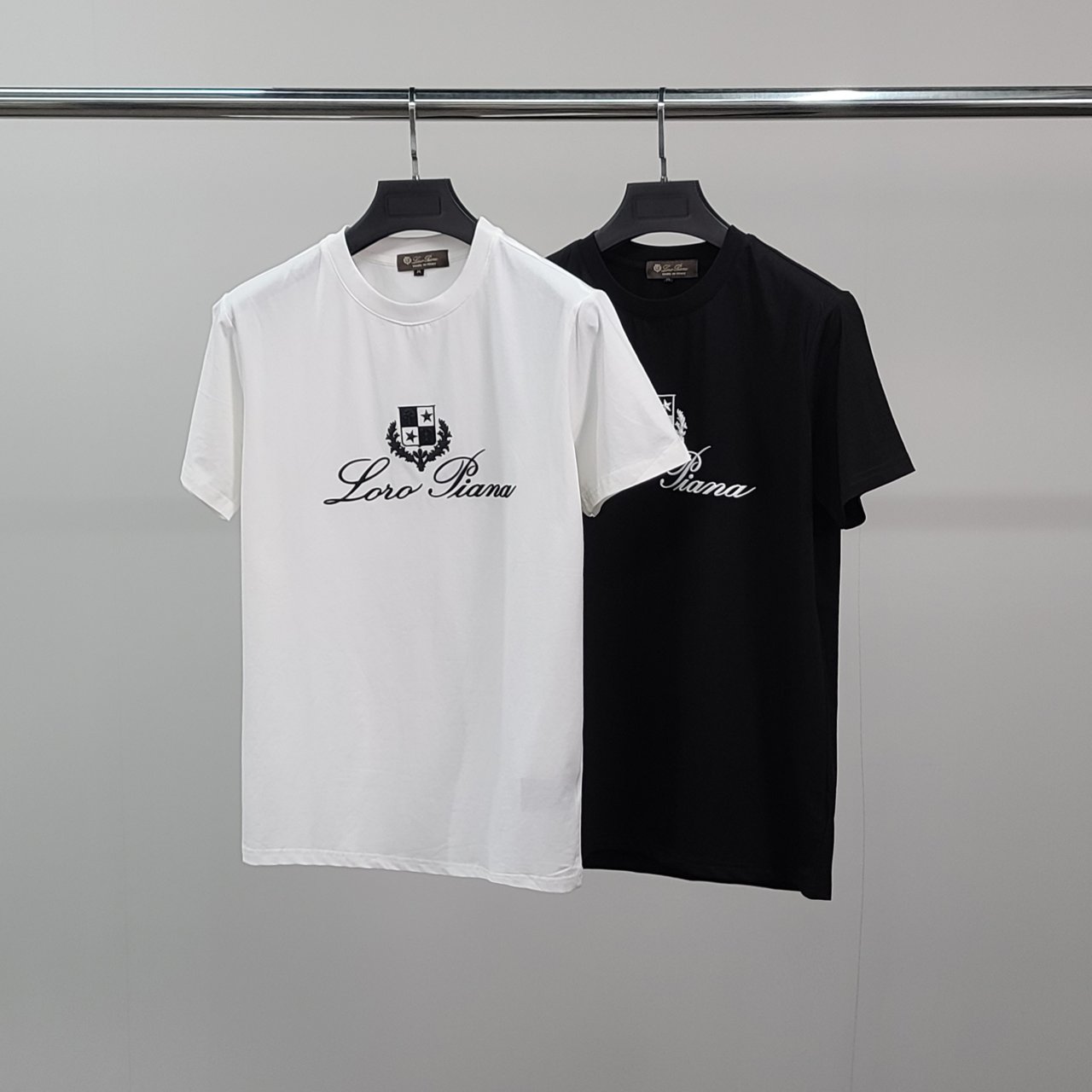 LOROPIANA 로로피아나 엠보레터링 반팔티