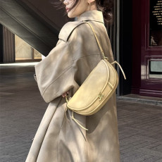 CELINE 셀린느 하프 문 스몰 숄더백 103737