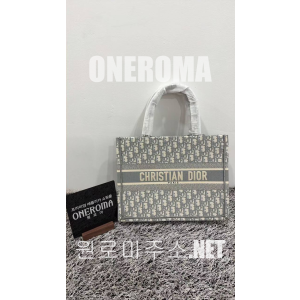 한*준 고객님 디올 북 토트백