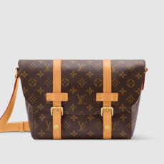 LOUIS VUITTON 루이비통 크리스토퍼 메신저 M28115