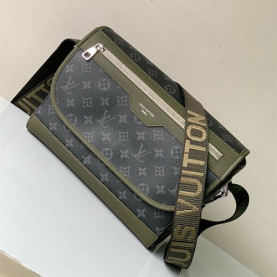 LOUIS VUITTON 루이비통 슬림핏 크로스백 M28629