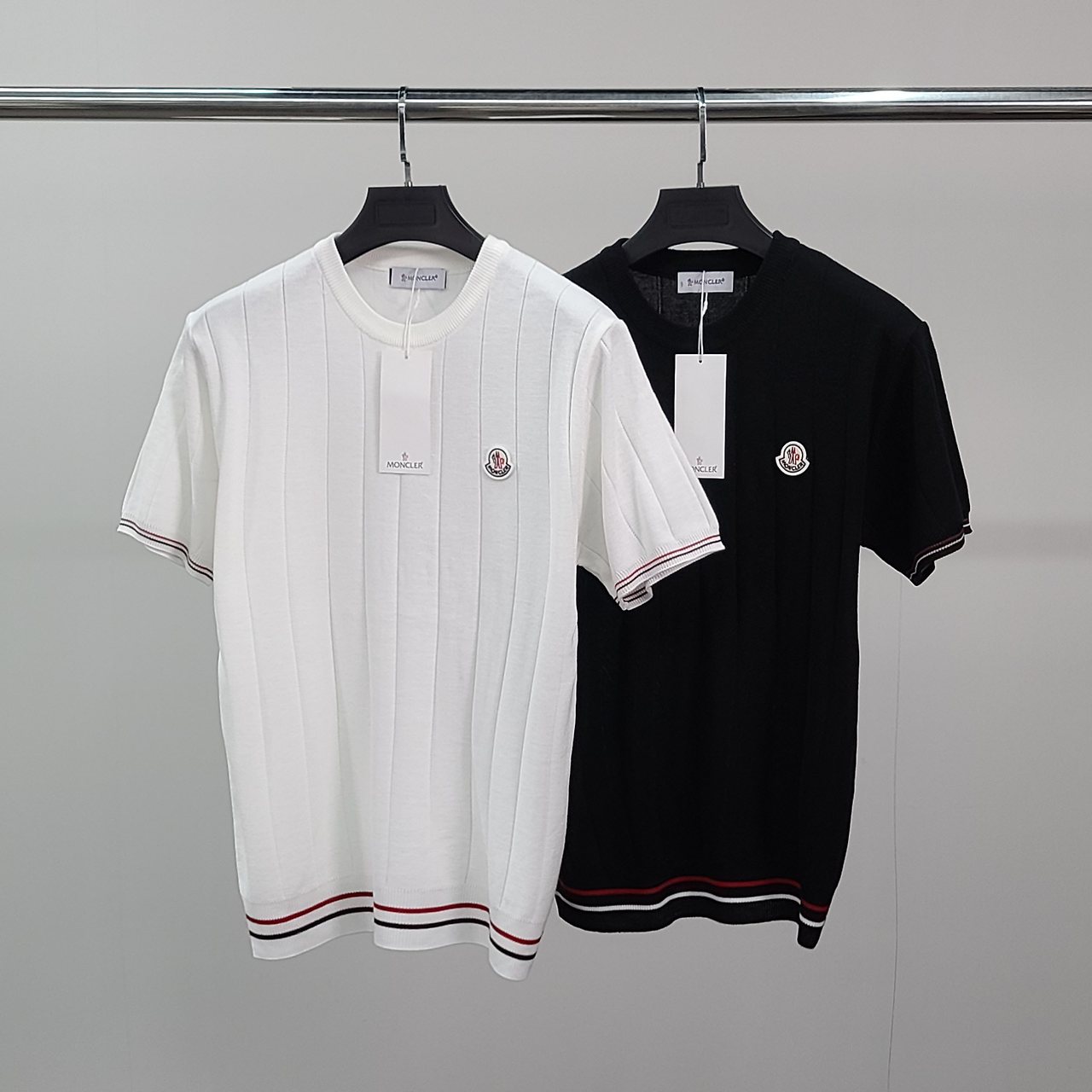 MONCLER 몽클레어 소매삼선 골지 반팔 니트