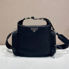 PRADA 프라다 리나일론 숄더백 2VH212