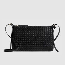 BOTTEGA VENETA 보테가베네타 인트레치아토 피콜로 미디엄 파우치 876625