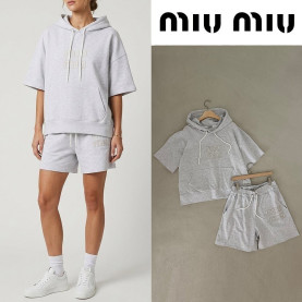 MIUMIU 미우미우 레터링 로고 후드 오버핏 하프 셋업 2COLOR