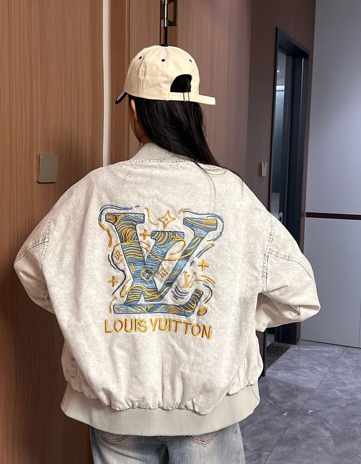 LOUIS VUITTON 루이비통 1084 시그니처 마블 자수 데님 보머 자켓